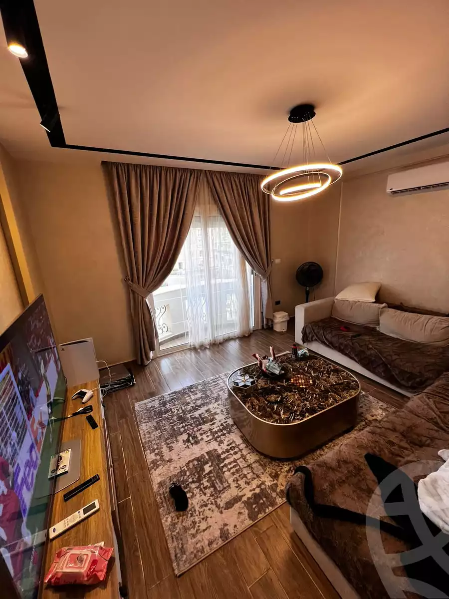 https://aqarmap.com.eg/en/listing/4520344-for-sale-cairo-new-cairo-compounds-mountain-view-hyde-park