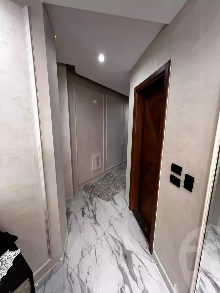 https://aqarmap.com.eg/en/listing/4520344-for-sale-cairo-new-cairo-compounds-mountain-view-hyde-park