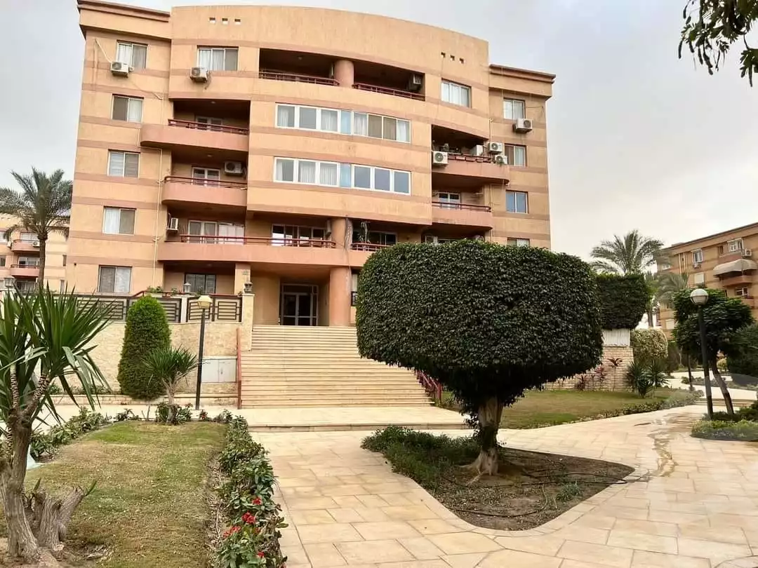 https://aqarmap.com.eg/en/listing/4543534-for-rent-cairo-new-cairo-lrhb-city-phase-4-mostafa-kamel-st