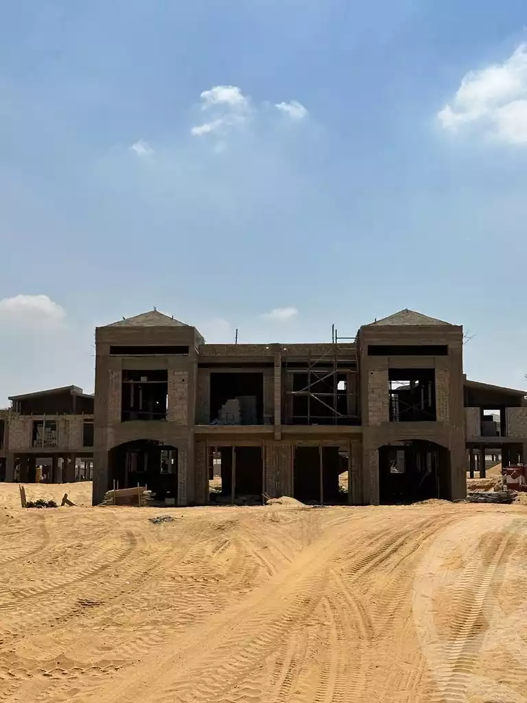 https://aqarmap.com.eg/ar/listing/4657836-for-sale-cairo-el-sheikh-zayed-city-compounds-kmbwnd-fyldj-wyst-dr-llttwyr