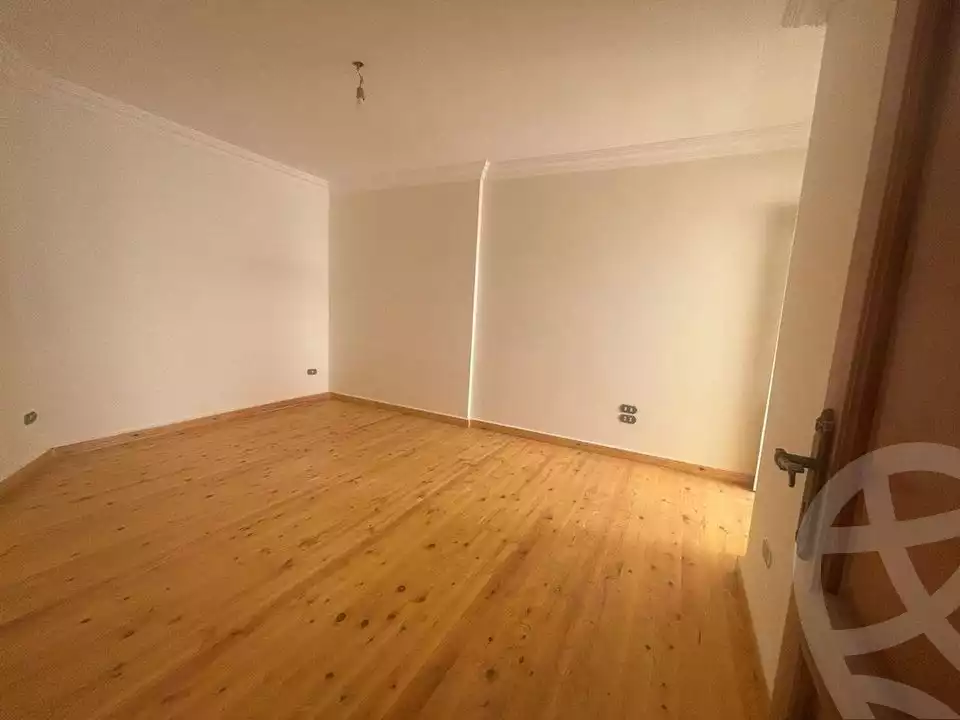 https://aqarmap.com.eg/en/listing/4681198-for-sale-alexandria-zezenia-riad-st