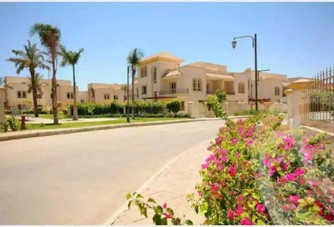 https://aqarmap.com.eg/ar/listing/4703213-for-sale-cairo-el-sheikh-zayed-city-compounds-greens