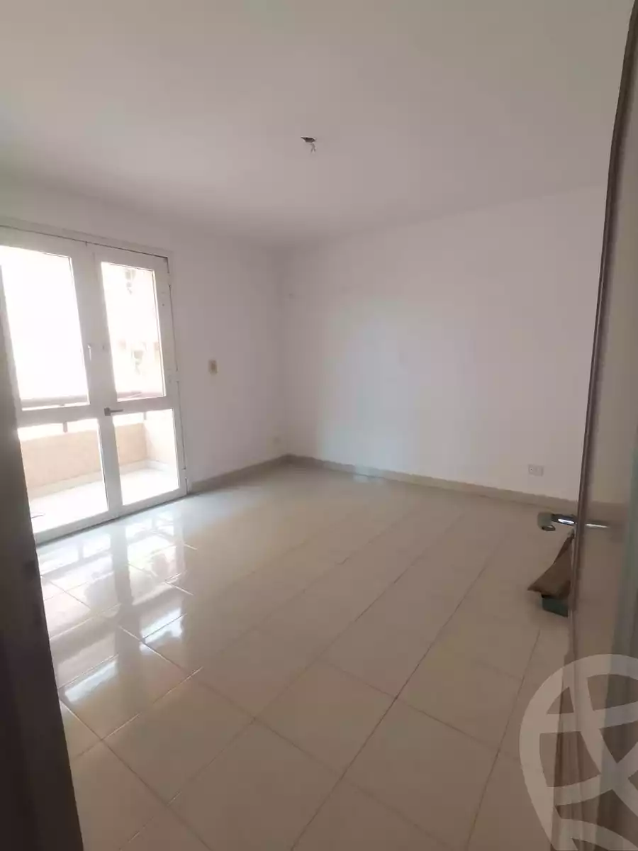 https://aqarmap.com.eg/ar/listing/4767774-for-sale-cairo-new-cairo-lrhb-city-phase-4-mostafa-el-nahaas-st