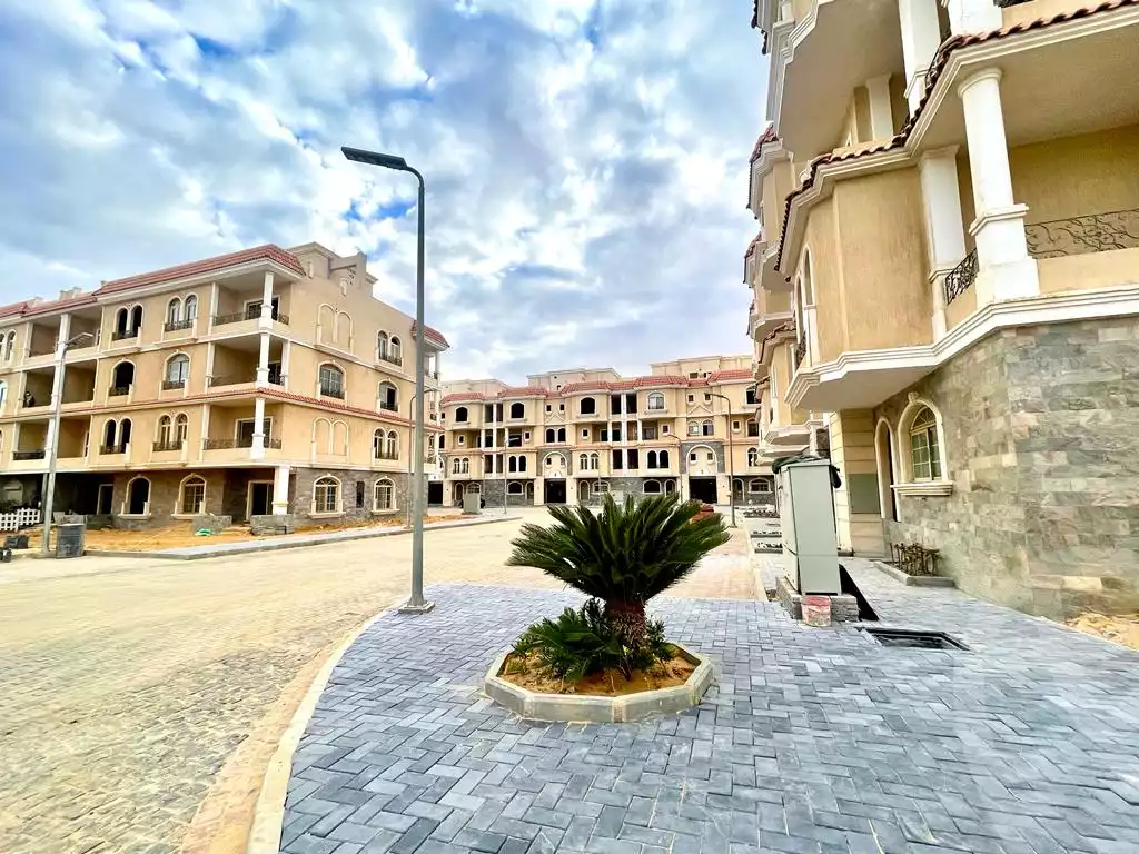 https://aqarmap.com.eg/en/listing/5440190-for-sale-cairo-6th-of-october-compounds-bhy