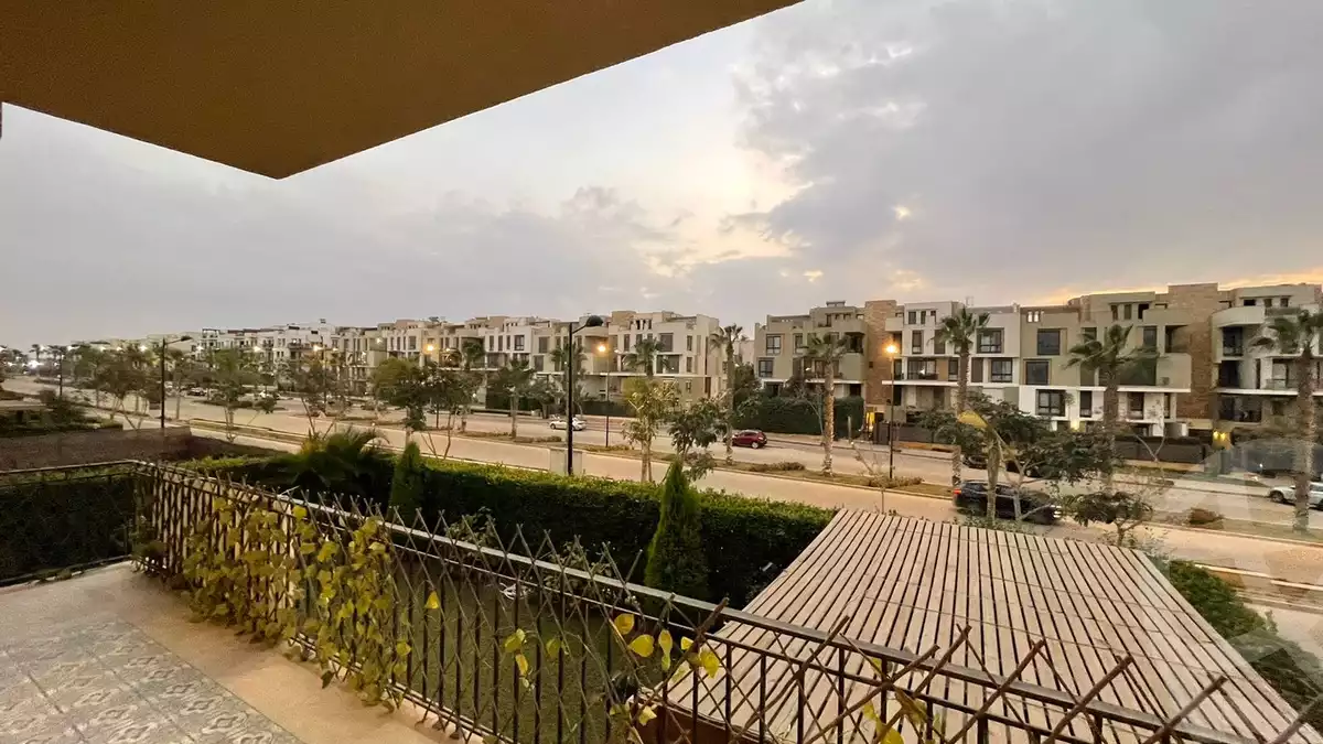 https://aqarmap.com.eg/en/listing/4812151-for-sale-cairo-el-sheikh-zayed-city-compounds-kmbwnd-wyst-twn-swdyk