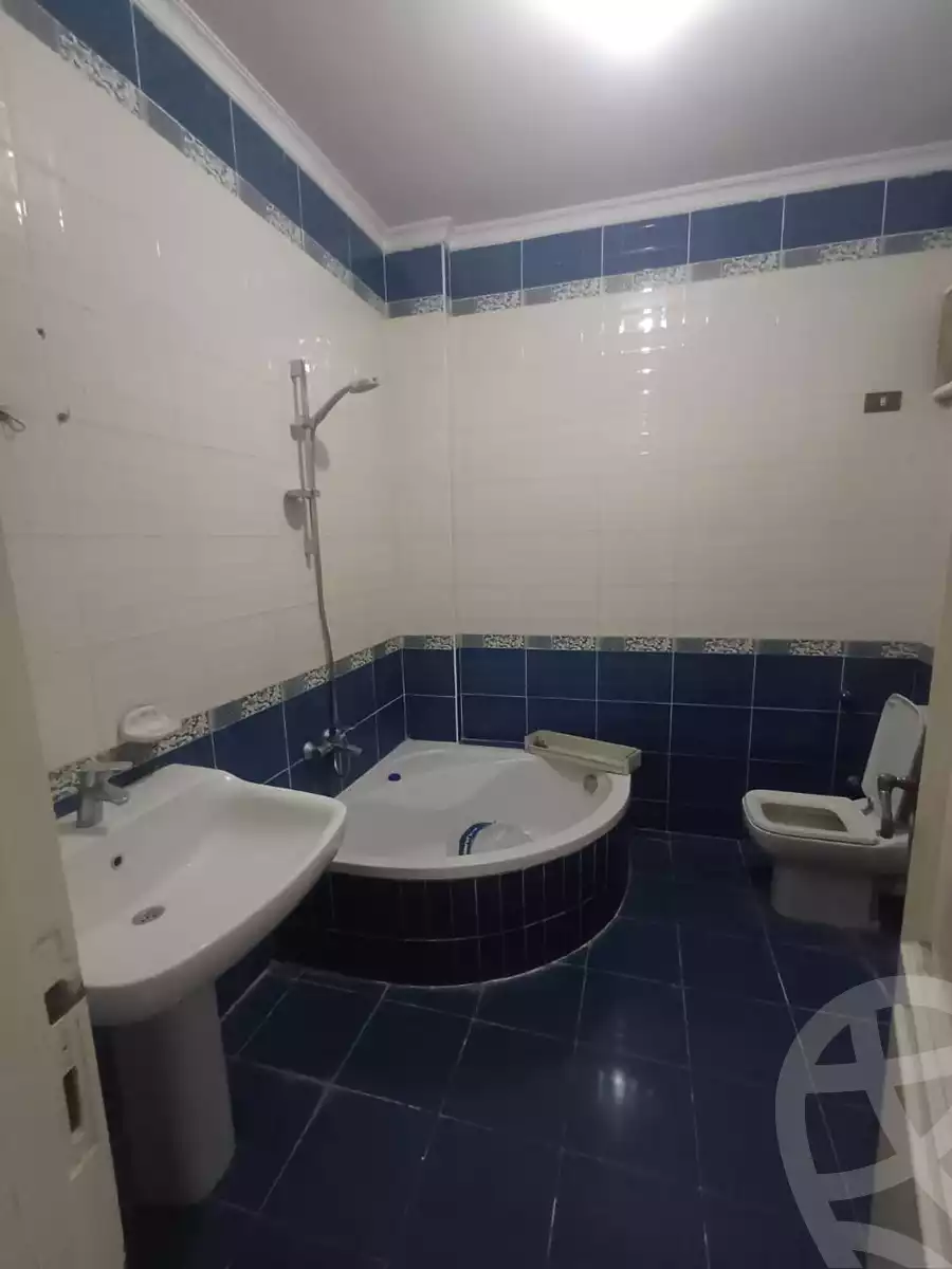 https://aqarmap.com.eg/ar/listing/4828708-for-rent-cairo-mokattam-manteqt-ganob-s