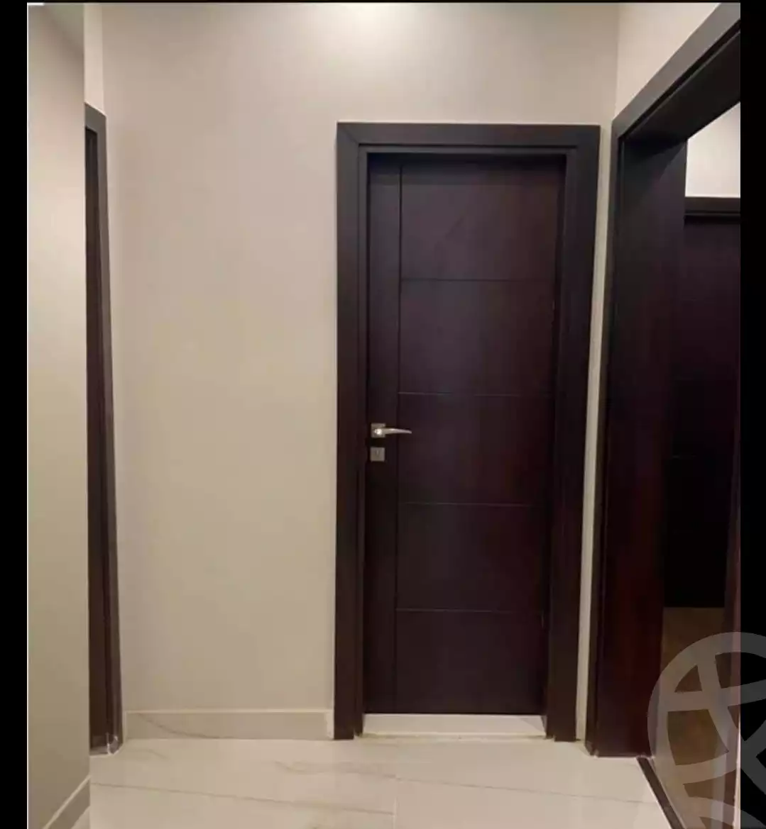 https://aqarmap.com.eg/ar/listing/5118367-for-sale-cairo-el-sheikh-zayed-city-compounds-kmbwnd-wyst-twn-swdyk