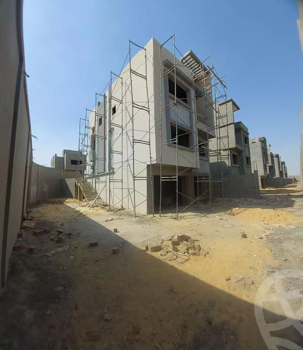 https://aqarmap.com.eg/ar/listing/5835213-for-sale-cairo-el-sheikh-zayed-city-lshykh-zyd-ljdyd-zayed-greens-2-compound-location-development