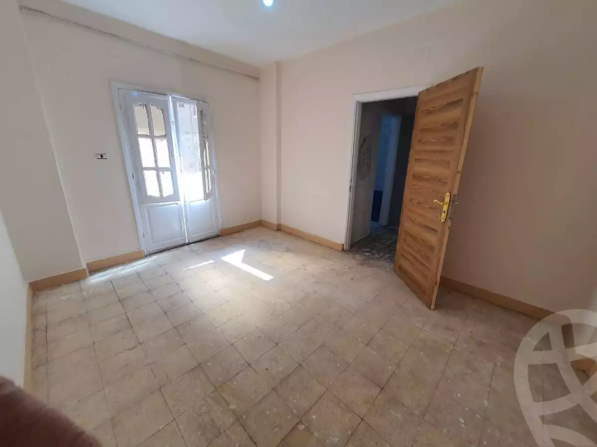https://aqarmap.com.eg/ar/listing/5206328-for-sale-cairo-helwan-tqsym-lnsr-wageeh-abaza-st