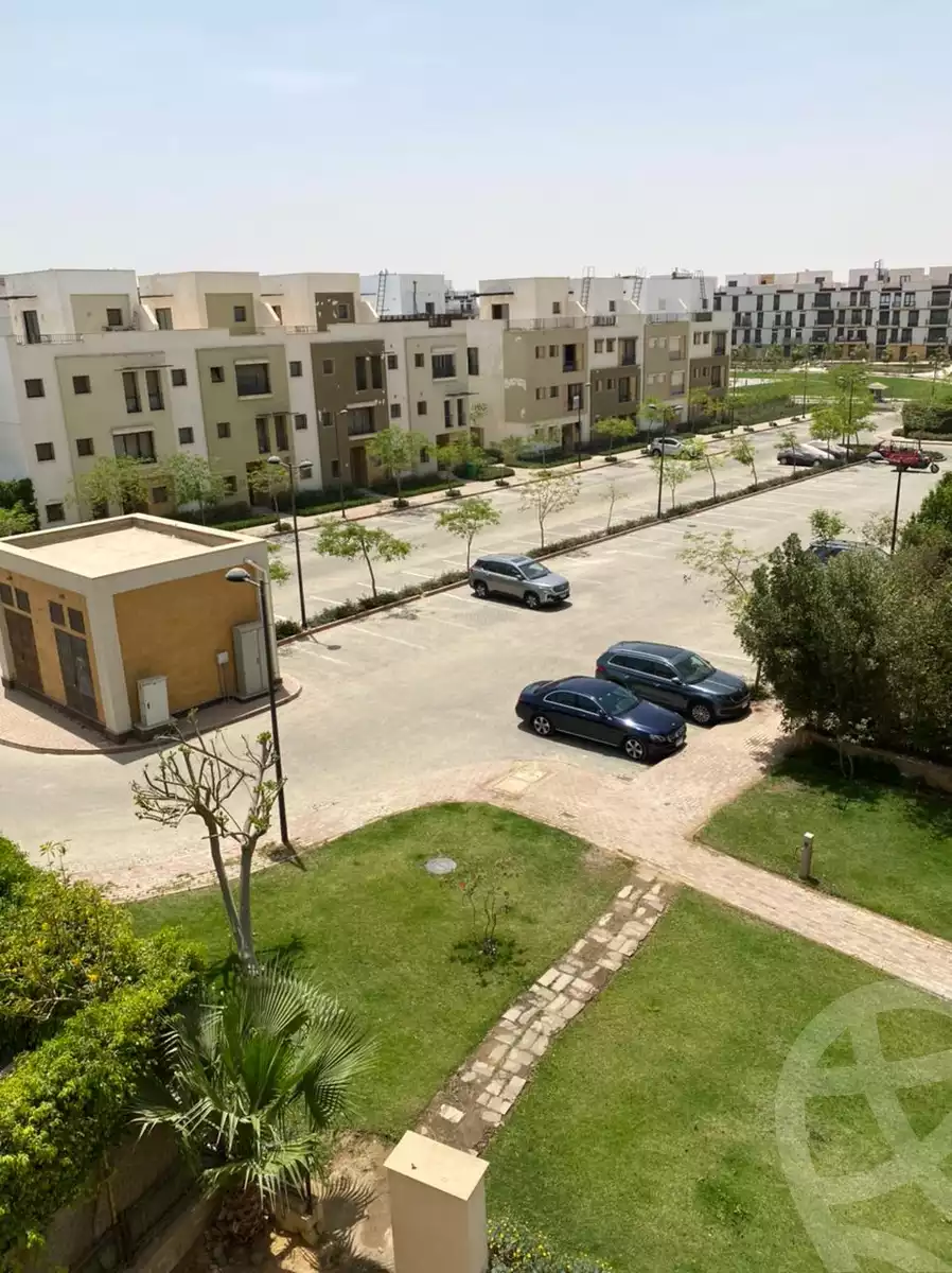 https://aqarmap.com.eg/en/listing/5230846-for-sale-cairo-el-sheikh-zayed-city-compounds-kmbwnd-wyst-twn-swdyk