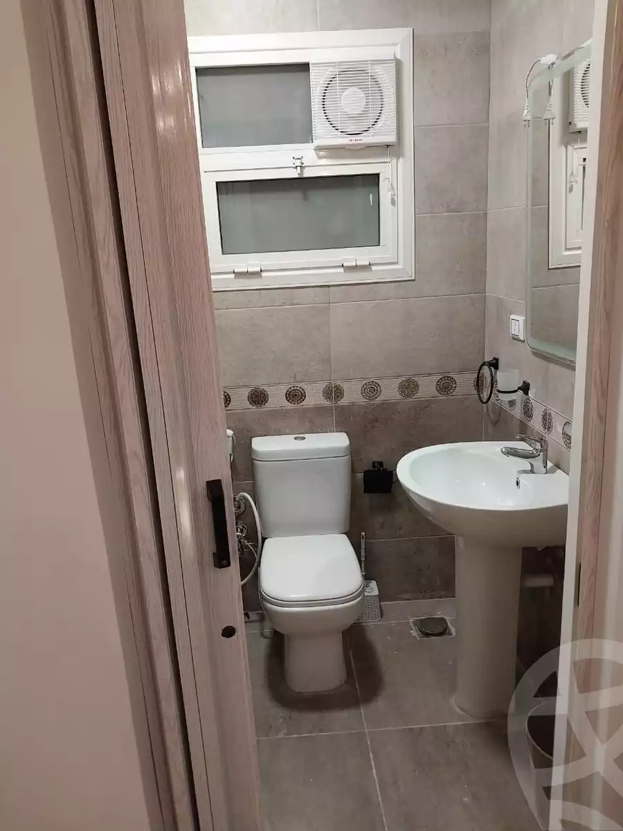 https://aqarmap.com.eg/en/listing/5257124-for-rent-cairo-new-cairo-lrhb-city-phase-8