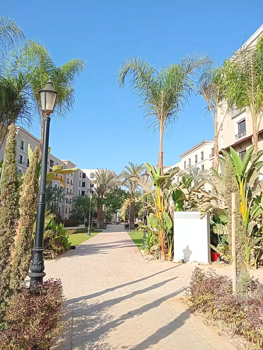 https://aqarmap.com.eg/ar/listing/5259223-for-sale-cairo-el-sheikh-zayed-city-compounds-kmbwnd-fyldj-wyst-dr-llttwyr