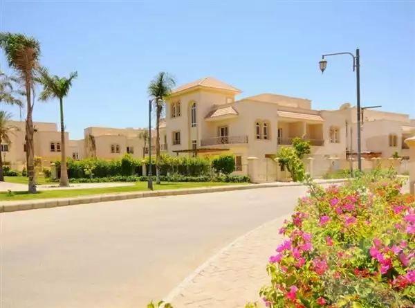 https://aqarmap.com.eg/en/listing/5260975-for-sale-cairo-el-sheikh-zayed-city-compounds-greens