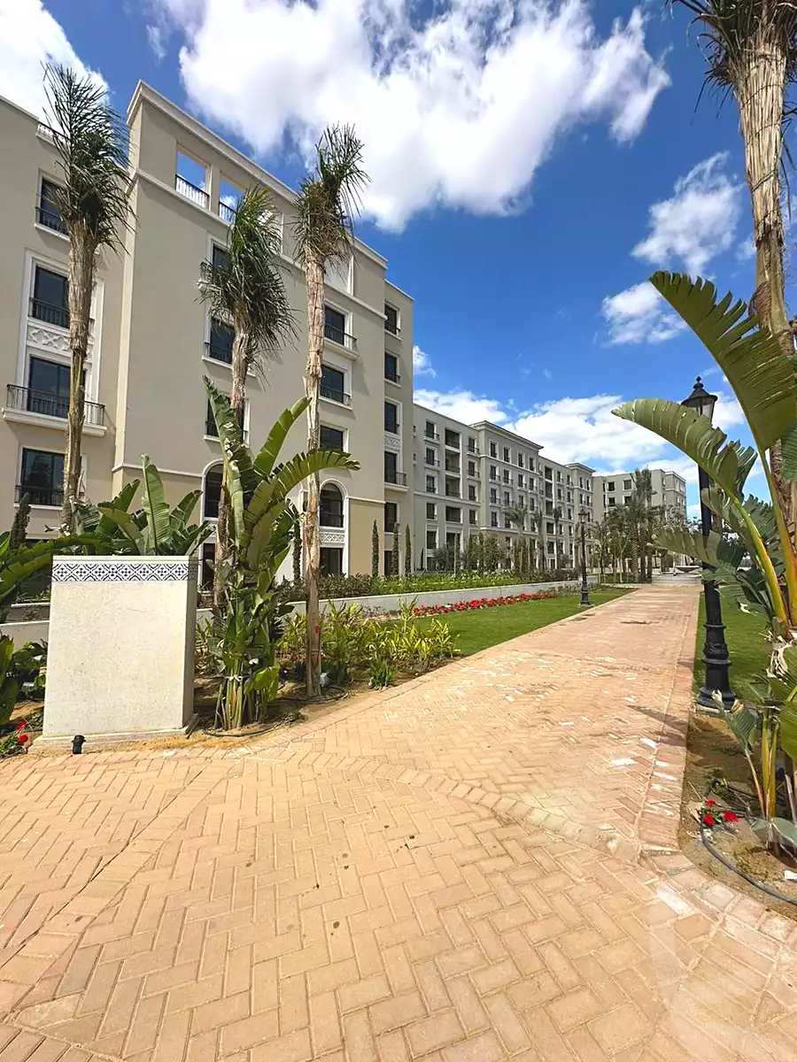 https://aqarmap.com.eg/ar/listing/5277322-for-sale-cairo-el-sheikh-zayed-city-compounds-kmbwnd-fyldj-wyst-dr-llttwyr