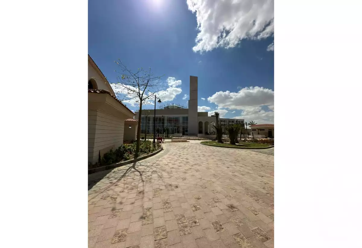 https://aqarmap.com.eg/ar/listing/5287022-for-sale-cairo-el-sheikh-zayed-city-compounds-kmbwnd-fyldj-wyst-dr-llttwyr