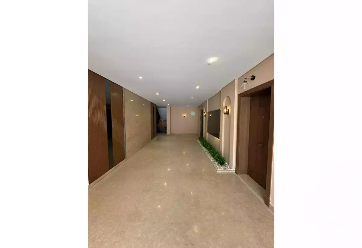 https://aqarmap.com.eg/ar/listing/5287022-for-sale-cairo-el-sheikh-zayed-city-compounds-kmbwnd-fyldj-wyst-dr-llttwyr