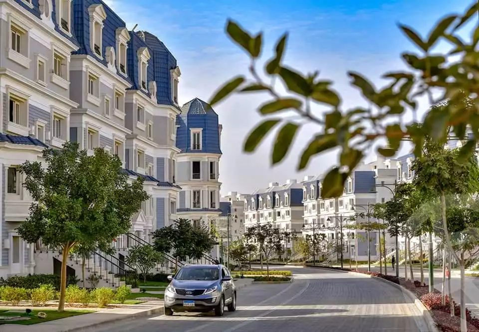 https://aqarmap.com.eg/en/listing/5287358-for-sale-cairo-new-cairo-compounds-mountain-view-hyde-park