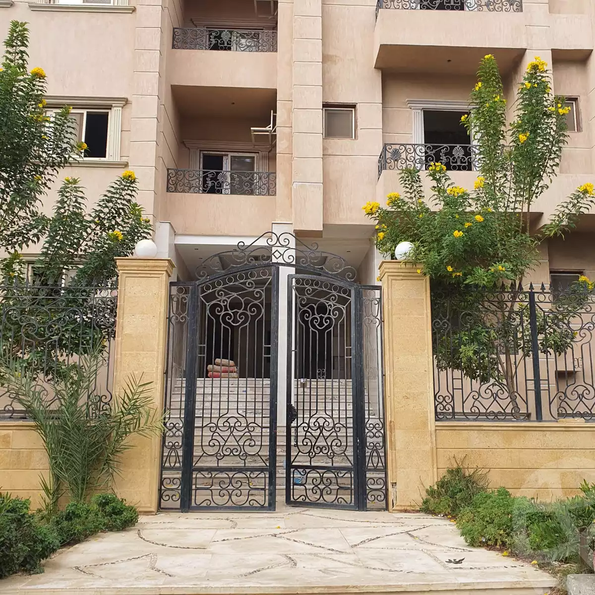 https://aqarmap.com.eg/en/listing/5300438-for-sale-cairo-new-cairo-gharb-arabila-doctor-hani-maher-st