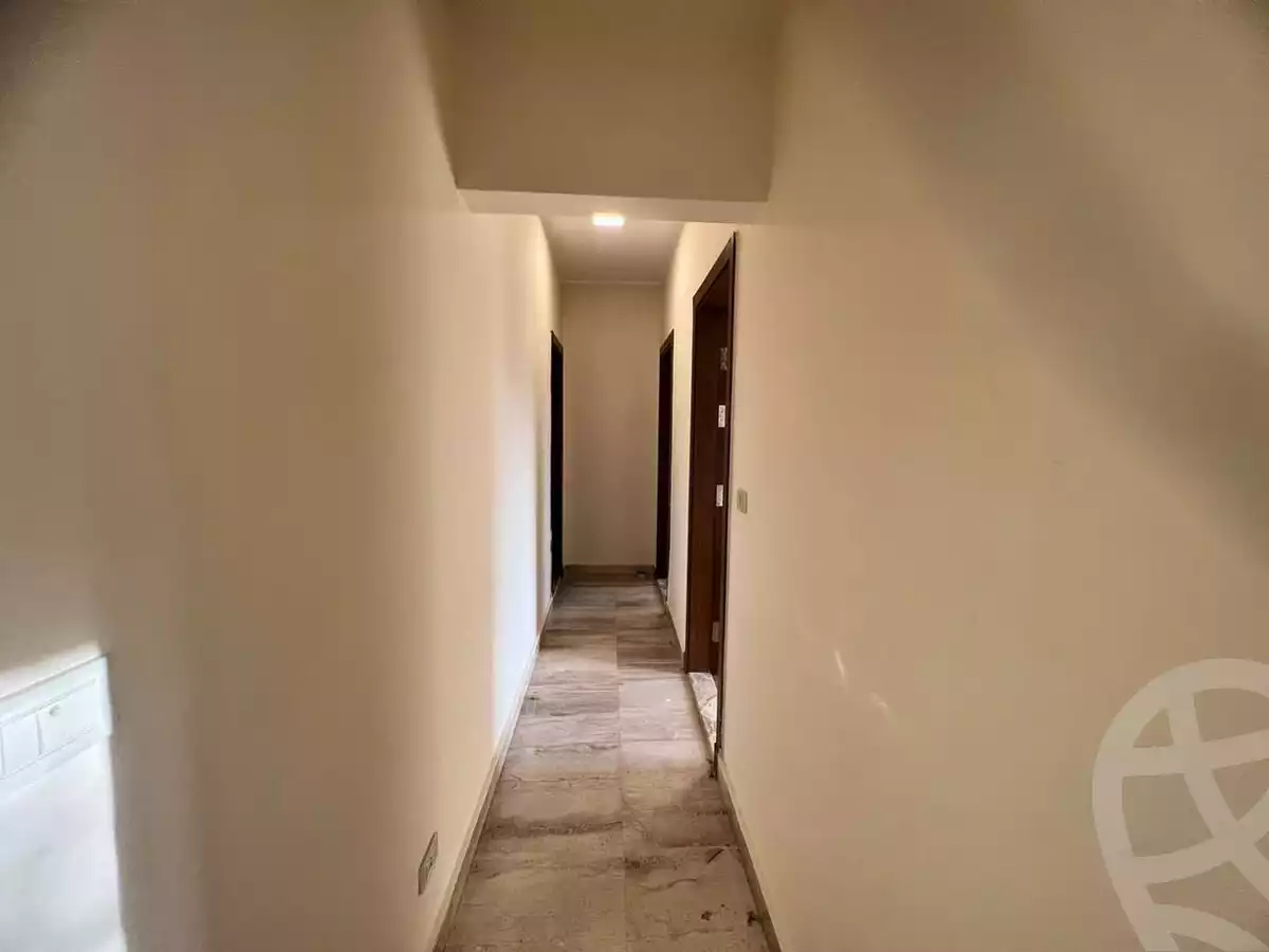 https://aqarmap.com.eg/en/listing/5315130-for-sale-cairo-el-sheikh-zayed-city-compounds-kmbwnd-wyst-twn-swdyk