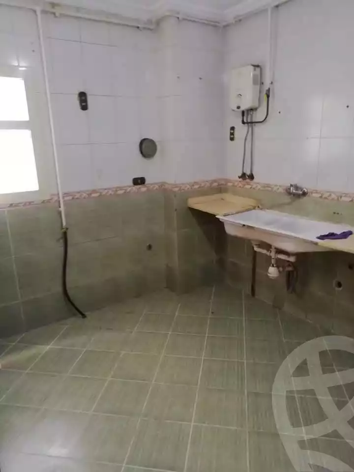 https://aqarmap.com.eg/en/listing/5341451-for-sale-alexandria-zezenia-el-amir-gameel-st