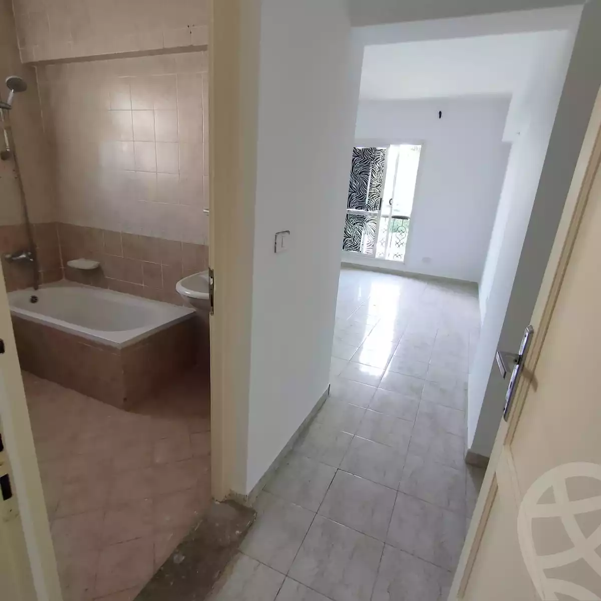 https://aqarmap.com.eg/en/listing/5344715-for-rent-cairo-new-cairo-lrhb-city-phase-8