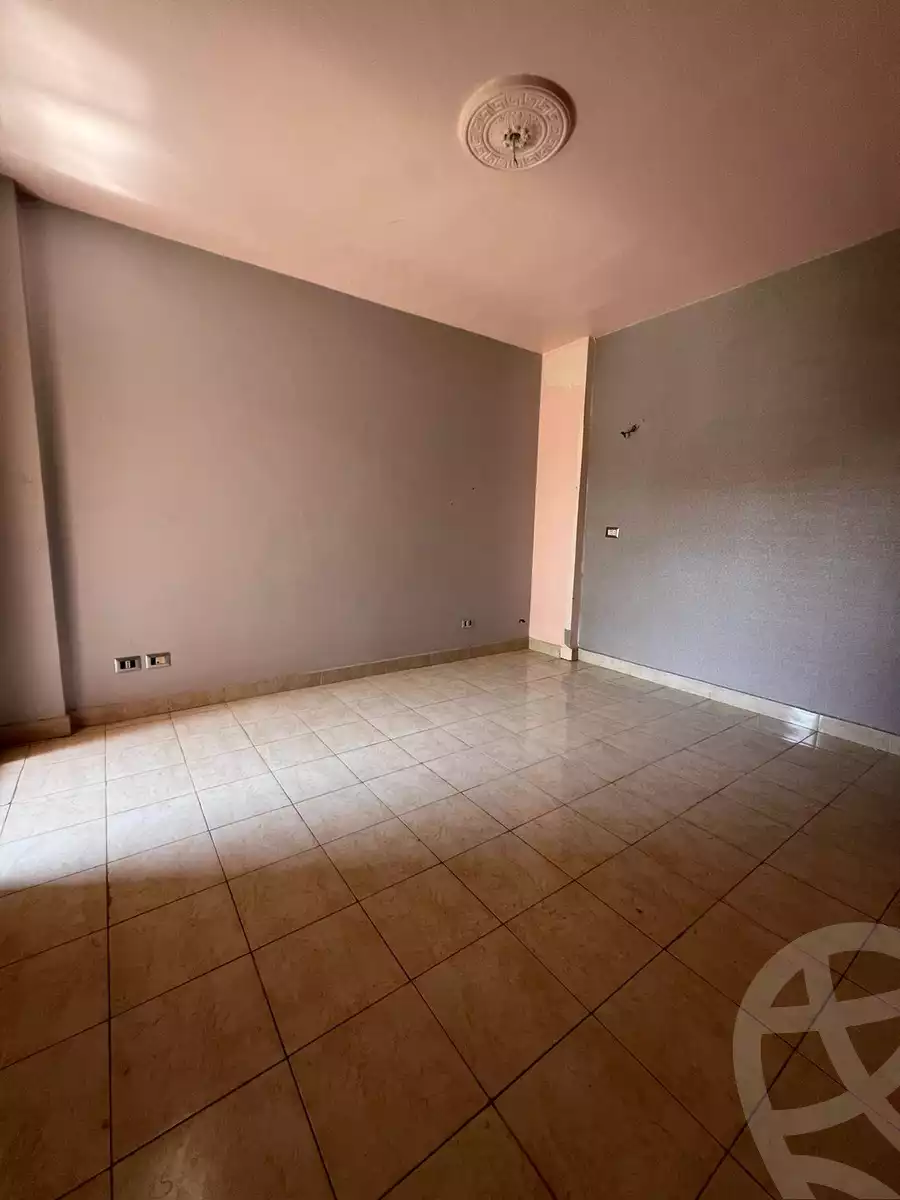 https://aqarmap.com.eg/ar/listing/5344983-for-sale-cairo-new-cairo-lrhb-city-phase-5-talaat-mostafa-st