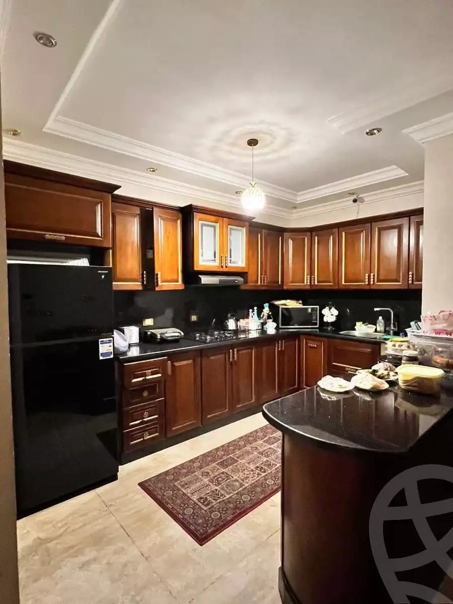 https://aqarmap.com.eg/en/listing/5354540-for-sale-cairo-el-sheikh-zayed-city-compounds-royal-city