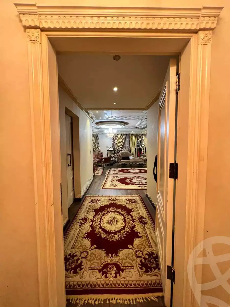 https://aqarmap.com.eg/en/listing/5354540-for-sale-cairo-el-sheikh-zayed-city-compounds-royal-city