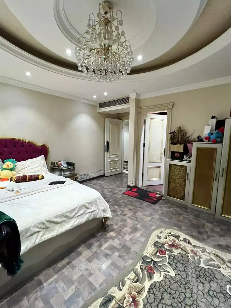 https://aqarmap.com.eg/en/listing/5354540-for-sale-cairo-el-sheikh-zayed-city-compounds-royal-city