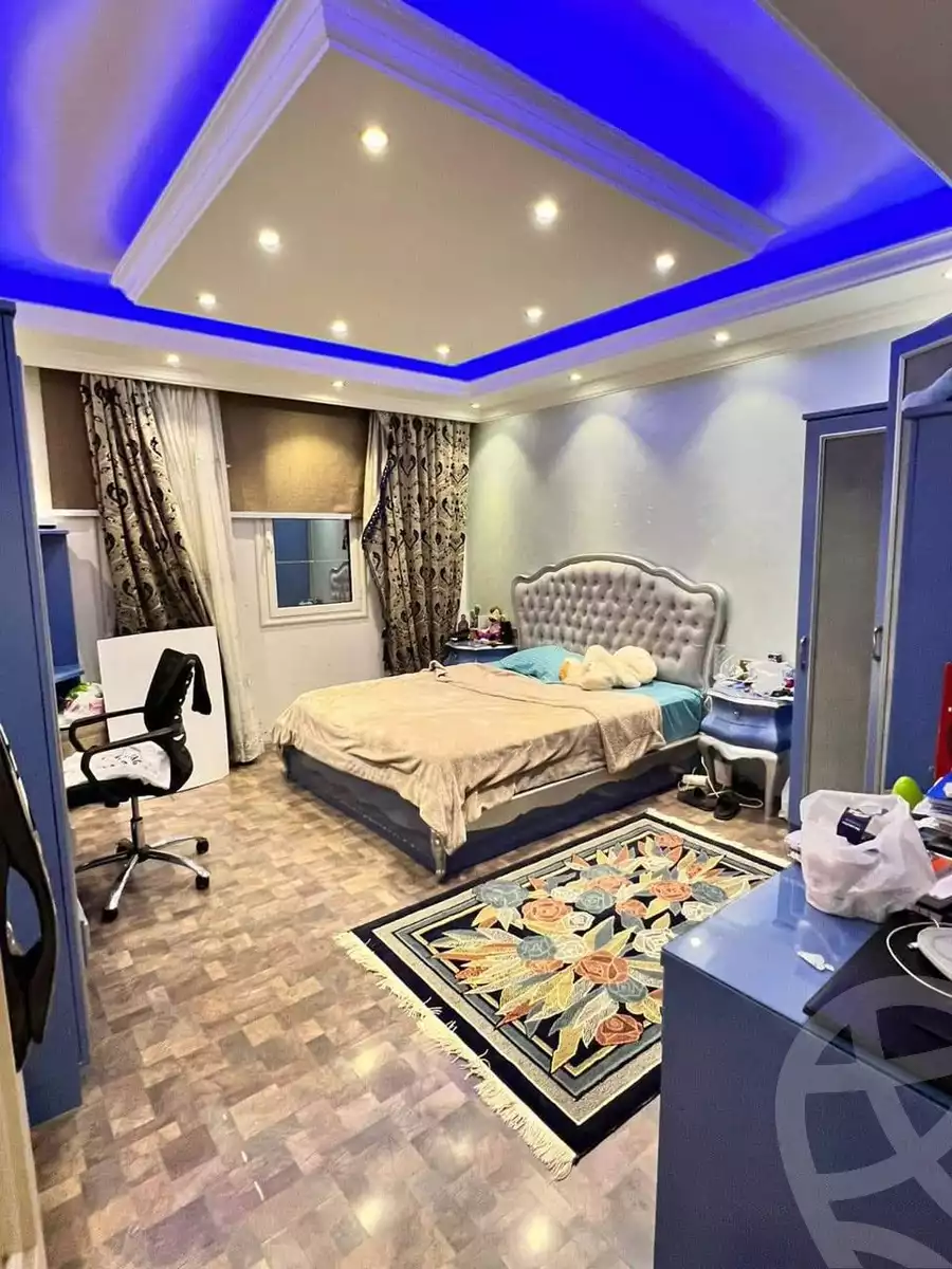https://aqarmap.com.eg/en/listing/5354540-for-sale-cairo-el-sheikh-zayed-city-compounds-royal-city