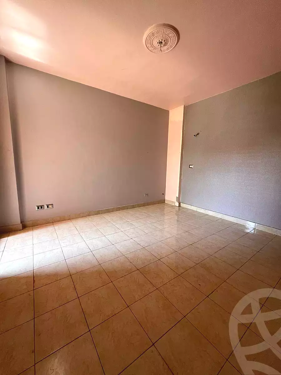 https://aqarmap.com.eg/ar/listing/5386697-for-sale-cairo-new-cairo-lrhb-city-phase-5-ibn-al-nafees-st