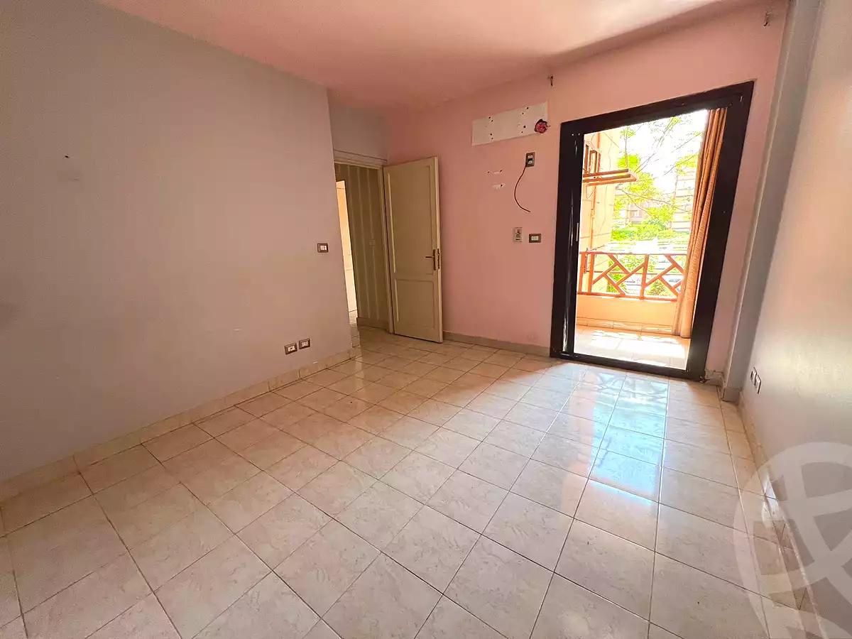 https://aqarmap.com.eg/ar/listing/5386697-for-sale-cairo-new-cairo-lrhb-city-phase-5-ibn-al-nafees-st