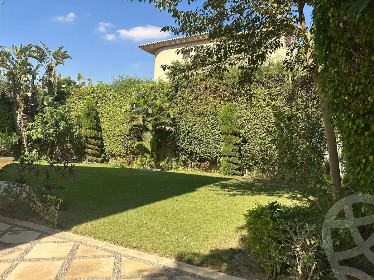https://aqarmap.com.eg/en/listing/5421279-for-sale-cairo-el-sheikh-zayed-city-compounds-royal-city