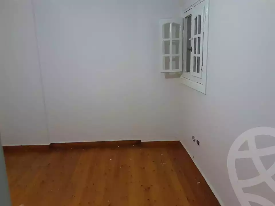 https://aqarmap.com.eg/en/listing/5430474-for-sale-alexandria-ganaklis-shr-mrtdy-bsh