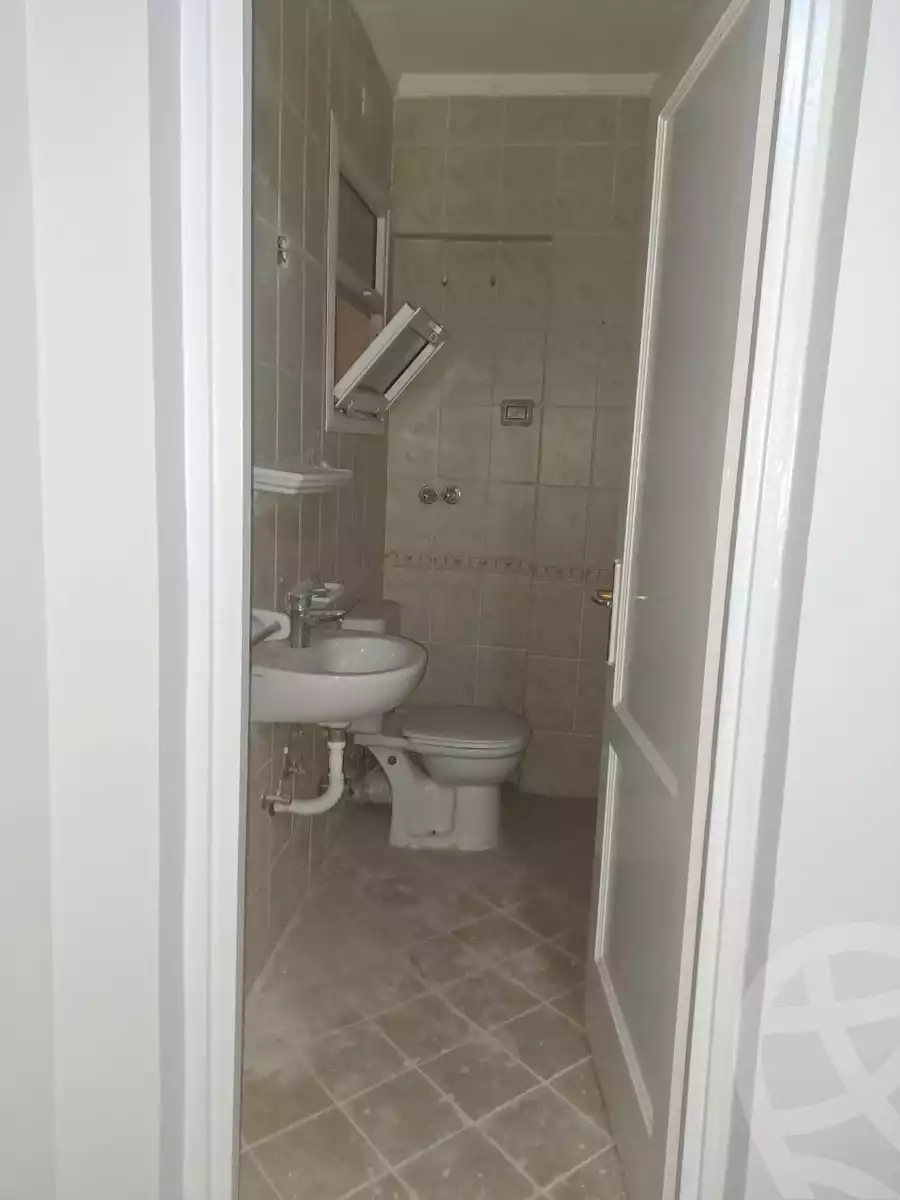 https://aqarmap.com.eg/en/listing/5445227-for-rent-cairo-new-cairo-lrhb-city-mtdd-lrhb-phase-9