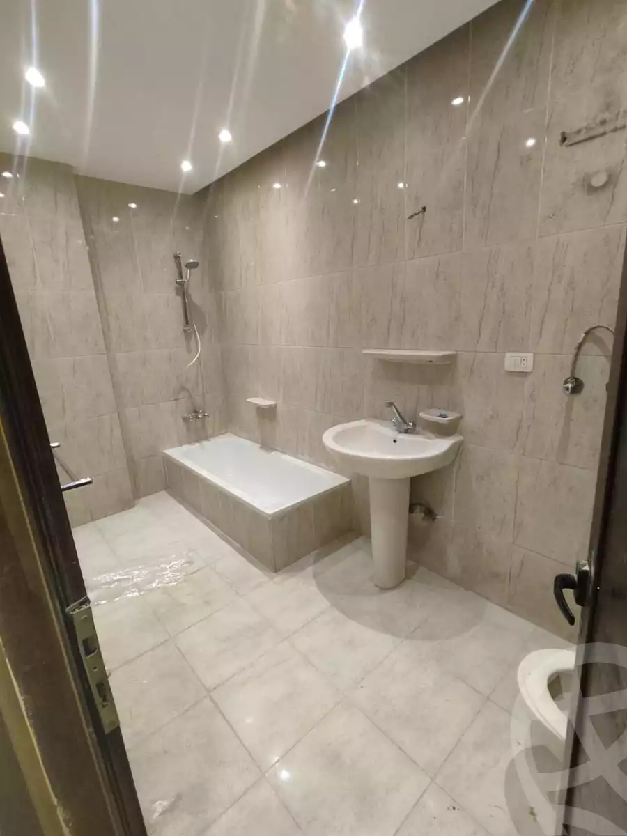https://aqarmap.com.eg/ar/listing/5448606-for-rent-cairo-6th-of-october-el-ahyaa-neighborhood-1st