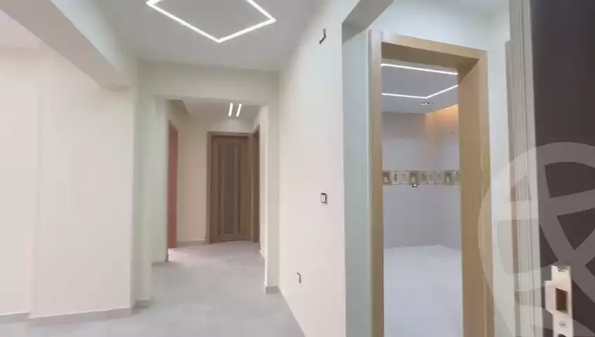 https://aqarmap.com.eg/en/listing/5463143-for-sale-cairo-el-sheikh-zayed-city-compounds-el-khamayel