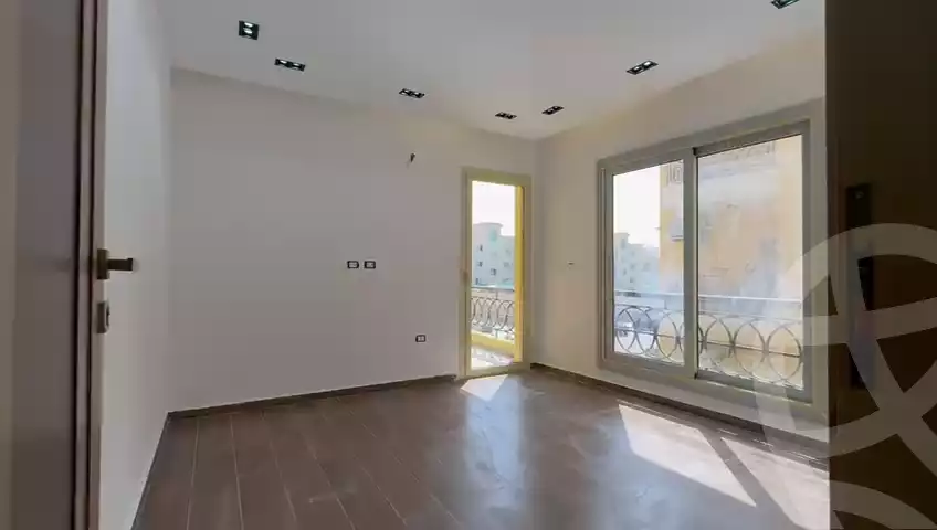 https://aqarmap.com.eg/en/listing/5463143-for-sale-cairo-el-sheikh-zayed-city-compounds-el-khamayel