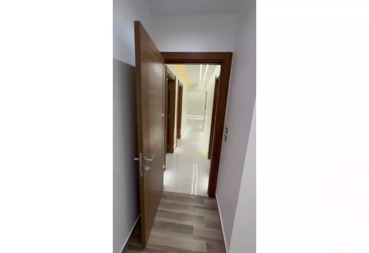 https://aqarmap.com.eg/en/listing/5469209-for-sale-cairo-el-sheikh-zayed-city-compounds-el-khamayel