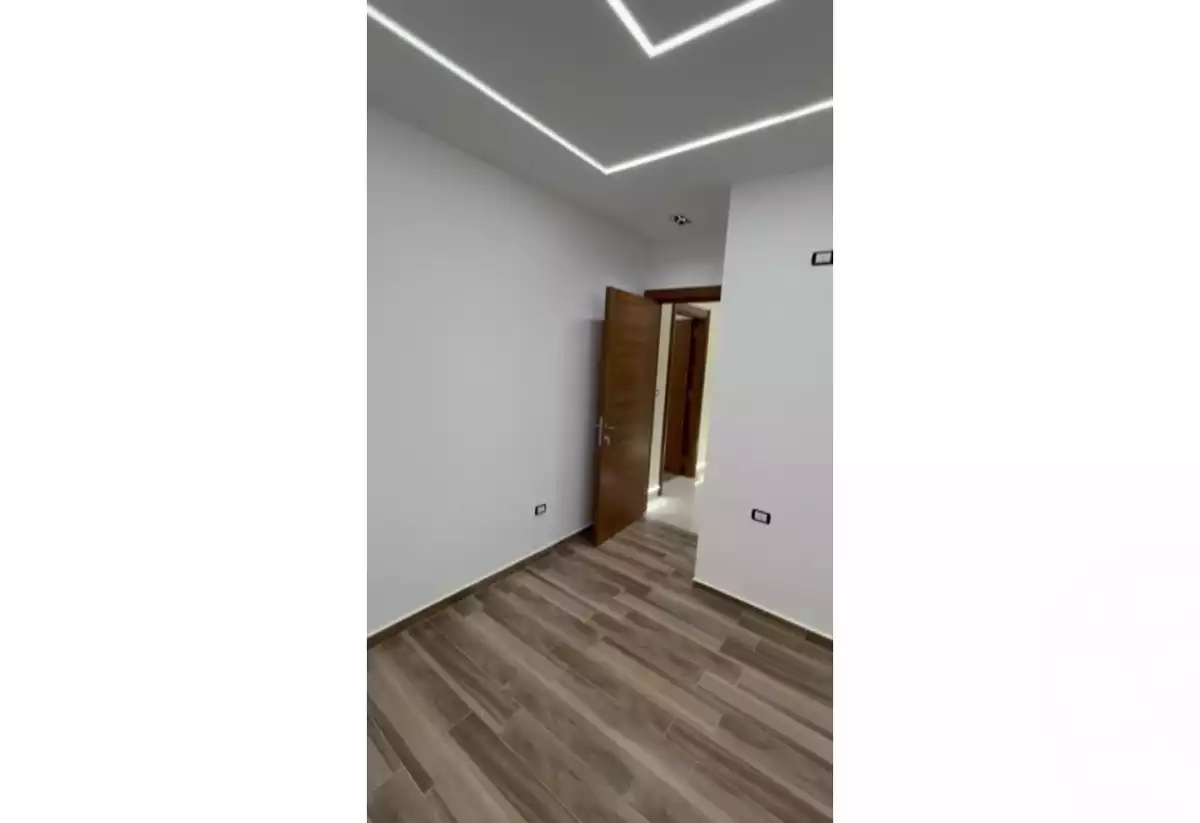 https://aqarmap.com.eg/en/listing/5469226-for-sale-cairo-el-sheikh-zayed-city-compounds-el-khamayel