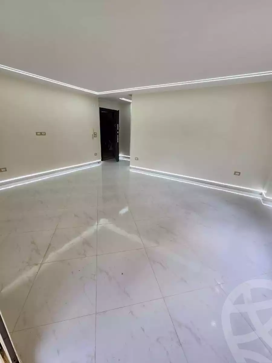 https://aqarmap.com.eg/en/listing/5469404-for-sale-cairo-el-sheikh-zayed-city-compounds-el-khamayel