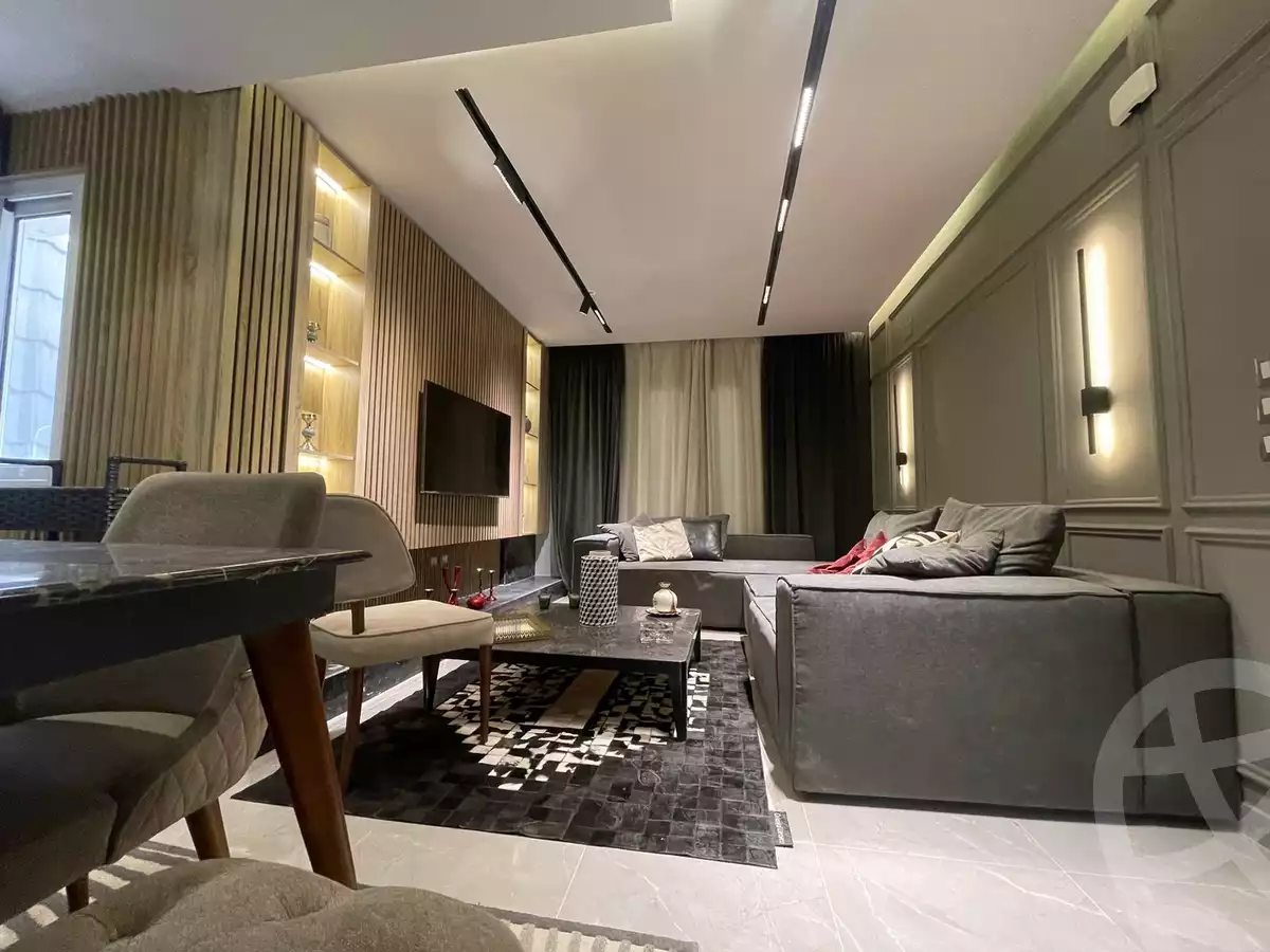 https://aqarmap.com.eg/ar/listing/5474692-for-sale-cairo-new-cairo-compounds-mountain-view-hyde-park