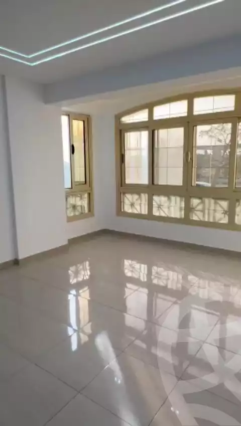 https://aqarmap.com.eg/ar/listing/5485006-for-sale-cairo-el-sheikh-zayed-city-compounds-el-khamayel