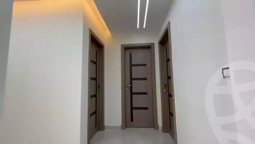 https://aqarmap.com.eg/en/listing/5485029-for-sale-cairo-el-sheikh-zayed-city-compounds-el-khamayel