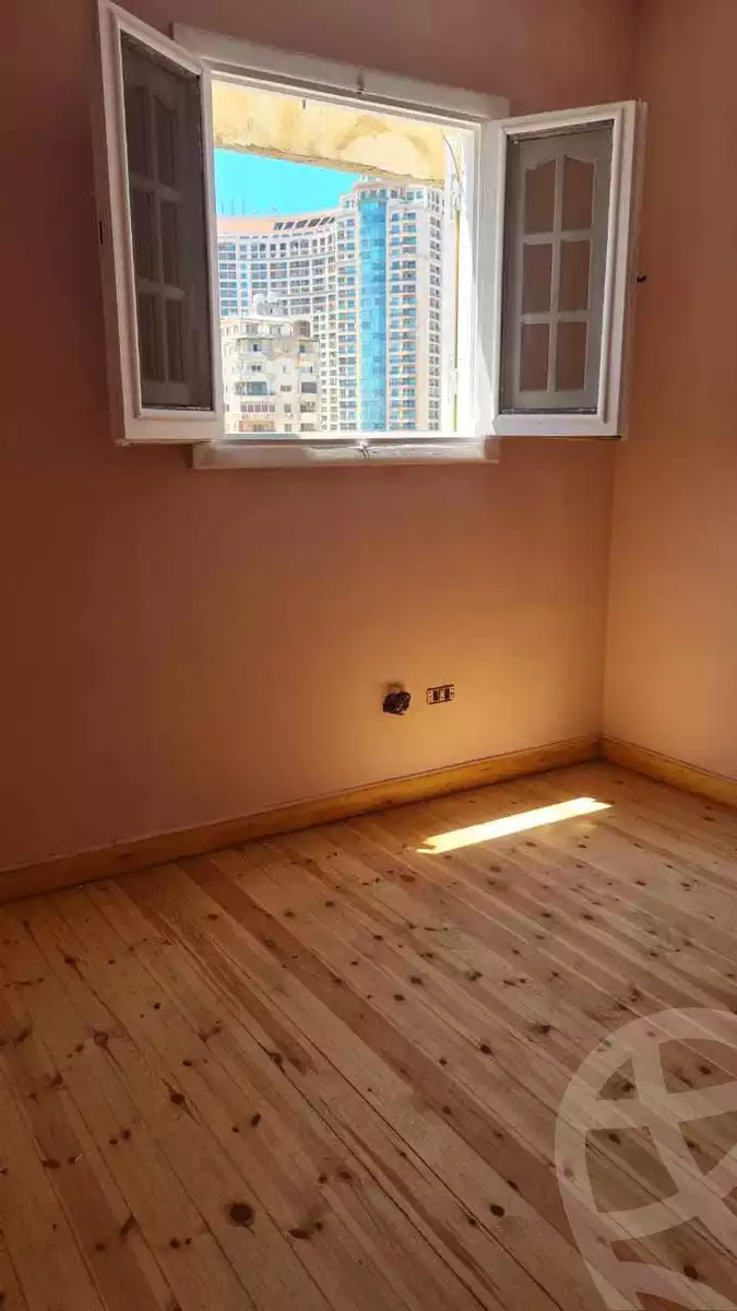 https://aqarmap.com.eg/ar/listing/5512822-for-sale-alexandria-lauran-alexandria-lauran-abd-el-khalik-tharwat-st