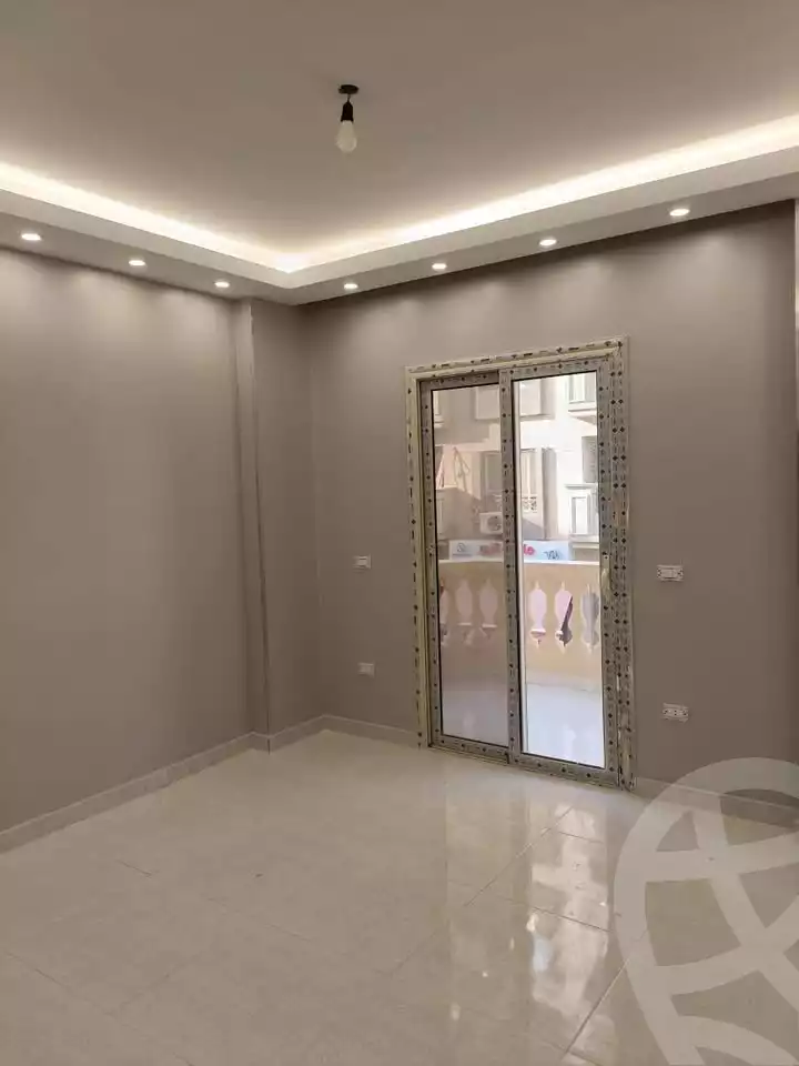 https://aqarmap.com.eg/ar/listing/5549339-for-rent-cairo-mokattam-compounds-kmbwnd-rwyl-jrdnz