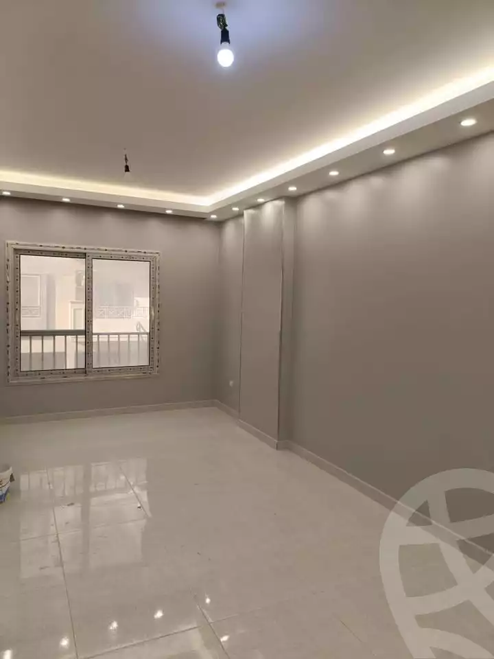 https://aqarmap.com.eg/ar/listing/5553285-for-rent-cairo-mokattam-compounds-kmbwnd-rwyl-jrdnz