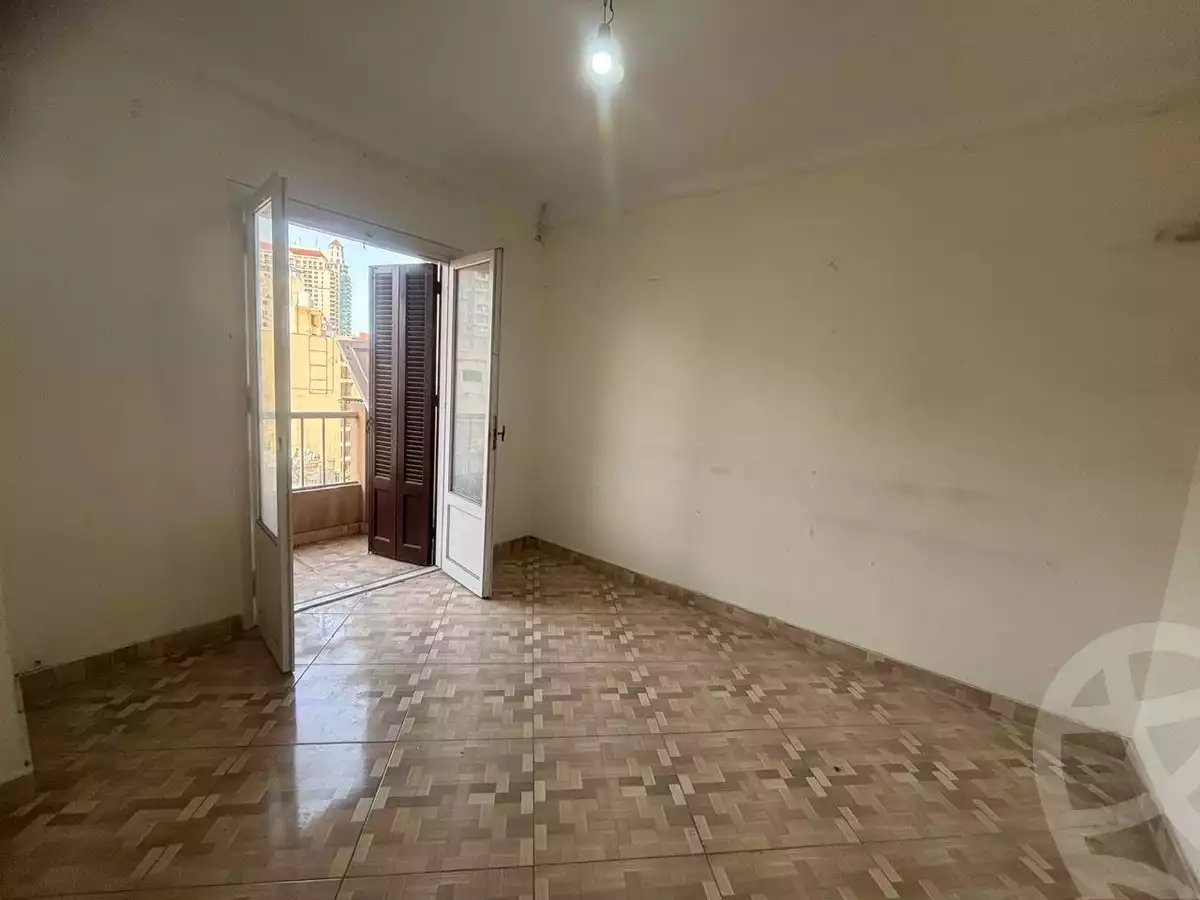 https://aqarmap.com.eg/ar/listing/5615625-for-sale-alexandria-ganaklis-shr-bw-qyr-tryq-lhry