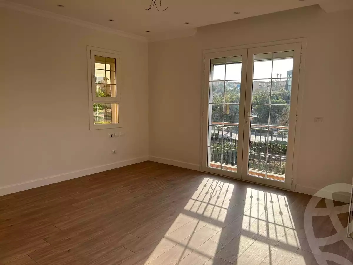 https://aqarmap.com.eg/ar/listing/5624212-for-sale-cairo-new-cairo-compounds-hyde-park
