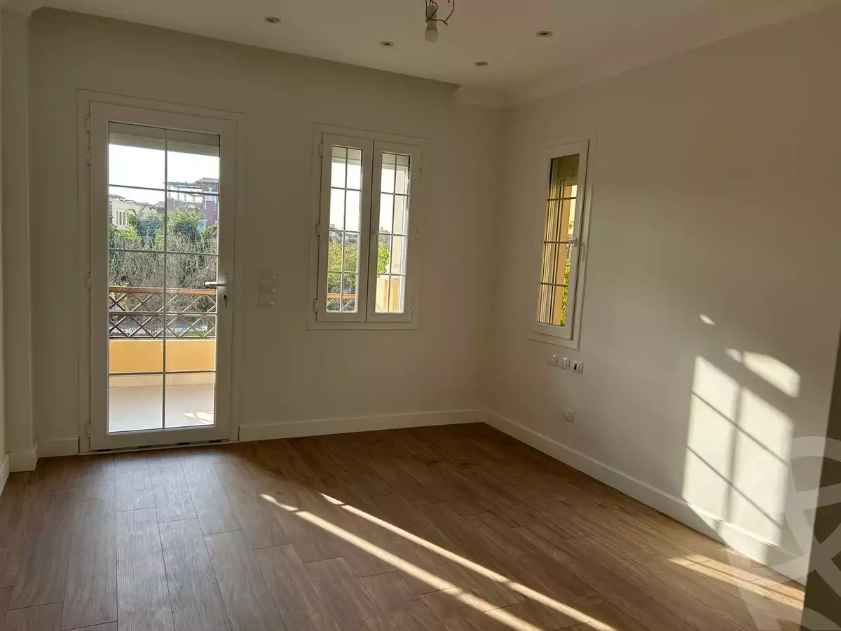 https://aqarmap.com.eg/ar/listing/5624212-for-sale-cairo-new-cairo-compounds-hyde-park